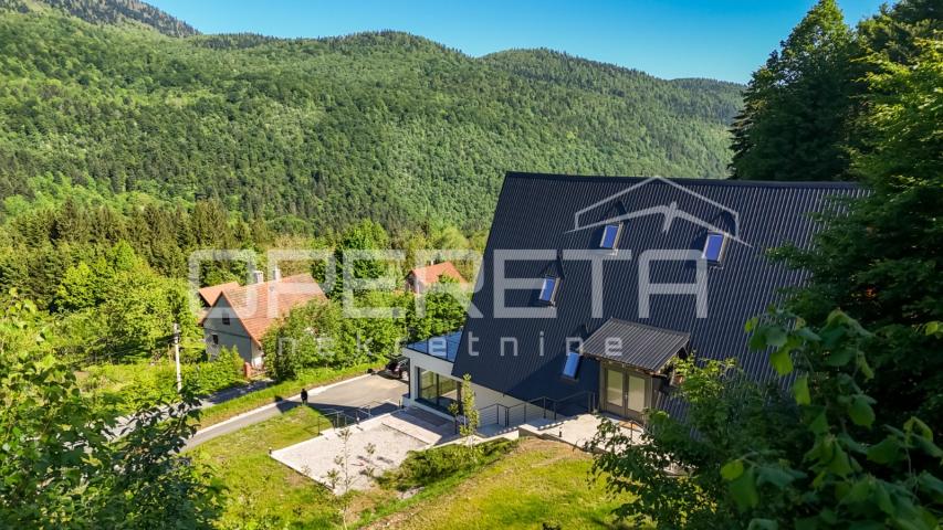 Ekskluzivna planinska vila s bazenom i nesmetanim pogledom (Delnice)