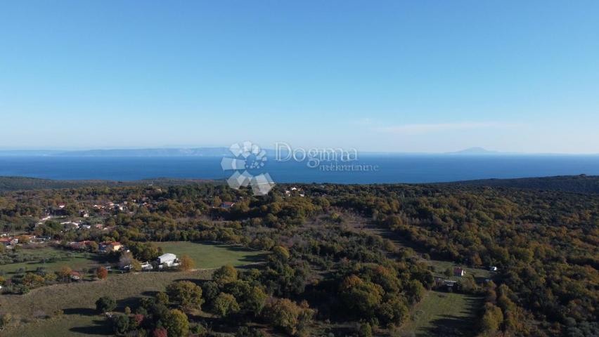 Pavićini - Građevinsko zemljište 687m2