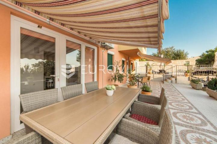 Makarska, Veliko Brdo, prekrasna apartmanska kuća s bazenom