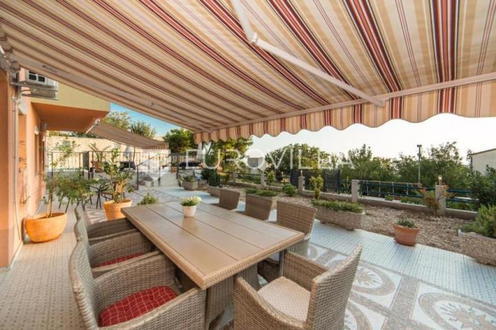 Makarska, Veliko Brdo, prekrasna apartmanska kuća s bazenom