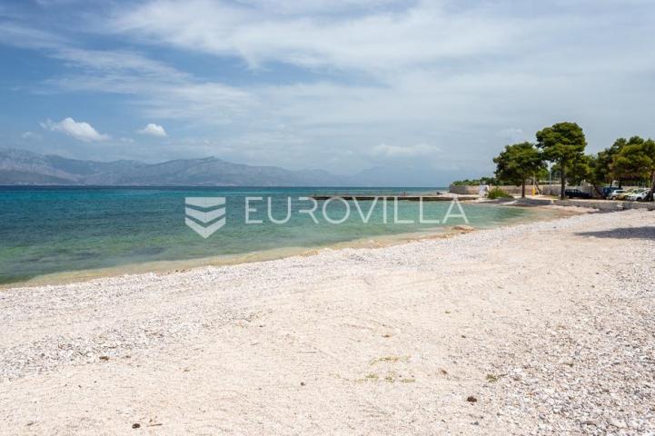 Brač, Supetar, građevinsko zemljište, uz samo more