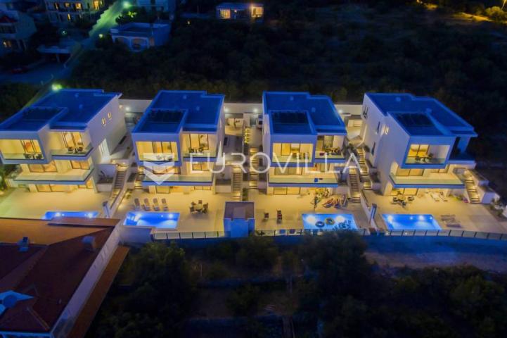 Makarska, moderna vila s bazenom