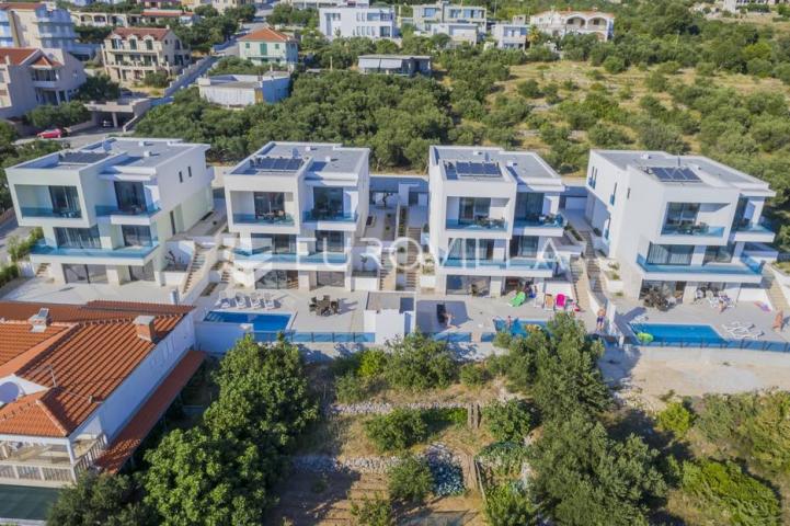 Makarska, moderna vila s bazenom