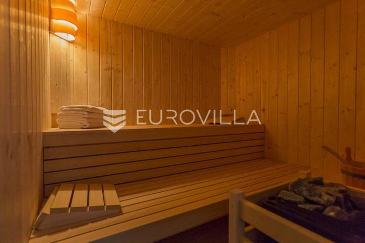 Makarska, moderna vila s bazenom