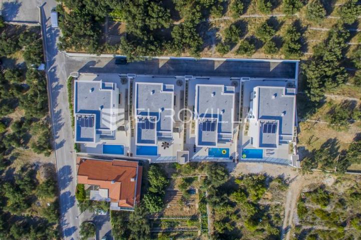 Makarska, moderna vila s bazenom