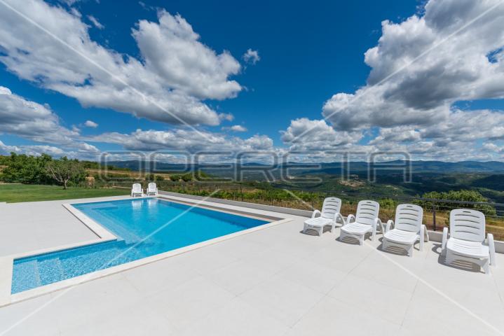 Vila na unikatnoj poziciji s iznimno rijetkim pogledom, Vrh (Istra)