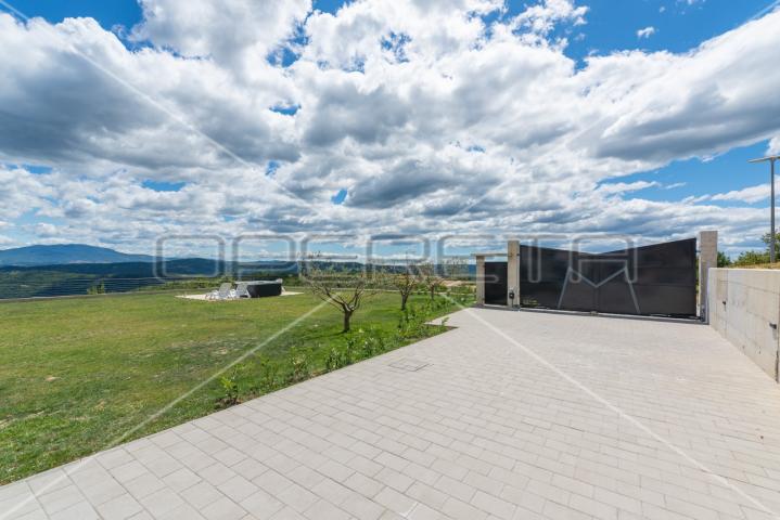 Vila na unikatnoj poziciji s iznimno rijetkim pogledom, Vrh (Istra)