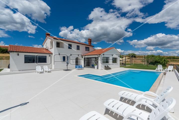 Vila na unikatnoj poziciji s iznimno rijetkim pogledom, Vrh (Istra)