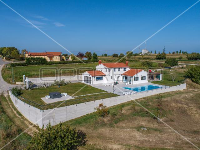 Vila na unikatnoj poziciji s iznimno rijetkim pogledom, Vrh (Istra)