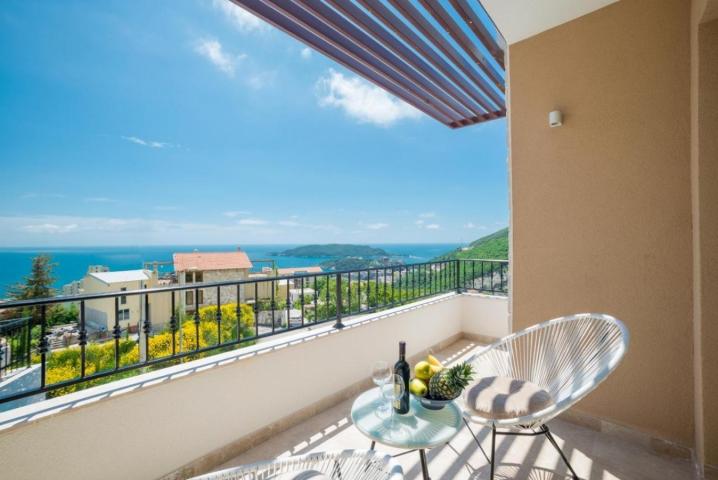  Moderna vila sa bazenom i pogledom, Budva, Bečići