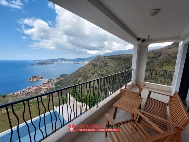 Trosoban stan sa pogledom na Sveti Stefan i more, Budva, Tudorovići