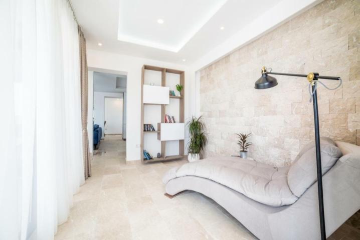  Moderna vila sa bazenom i pogledom, Budva, Bečići