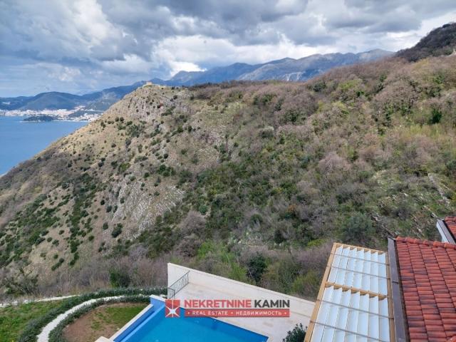 Trosoban stan sa pogledom na Sveti Stefan i more, Budva, Tudorovići