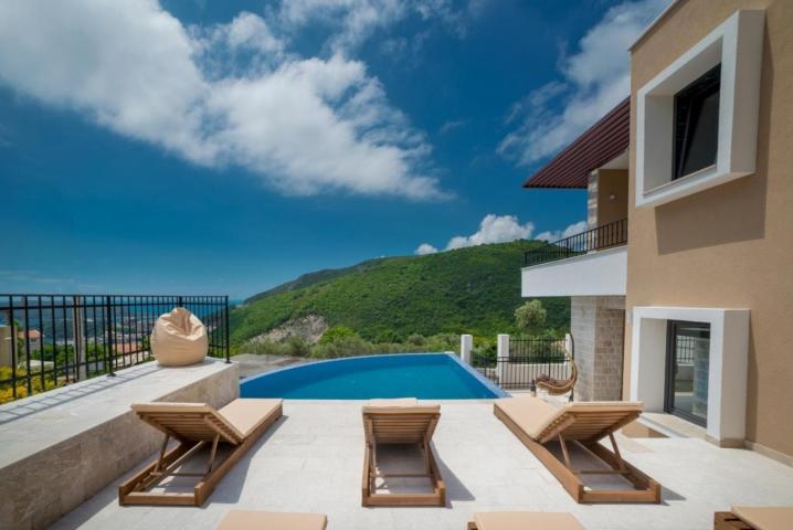  Moderna vila sa bazenom i pogledom, Budva, Bečići