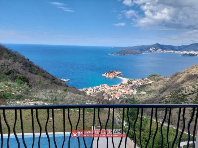 Trosoban stan sa pogledom na Sveti Stefan i more, Budva, Tudorovići