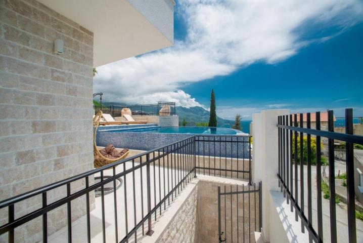  Moderna vila sa bazenom i pogledom, Budva, Bečići
