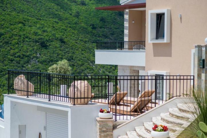  Moderna vila sa bazenom i pogledom, Budva, Bečići