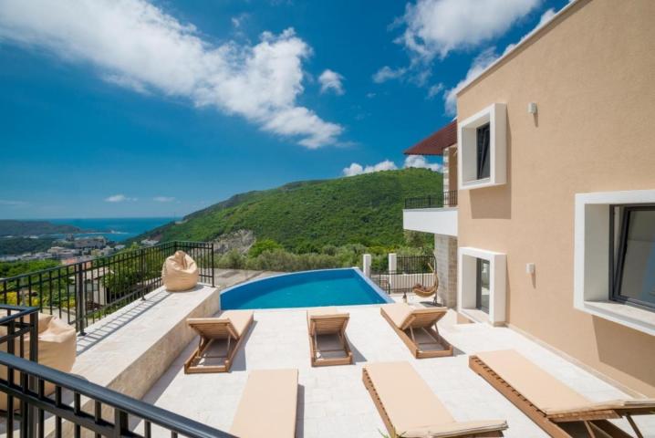  Moderna vila sa bazenom i pogledom, Budva, Bečići