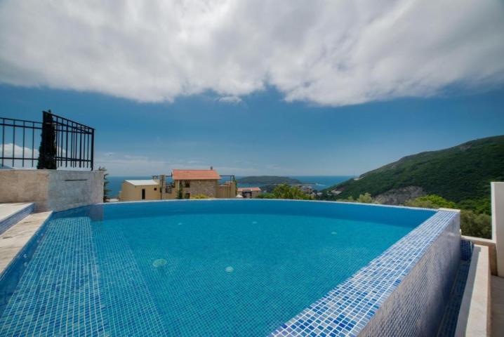  Moderna vila sa bazenom i pogledom, Budva, Bečići