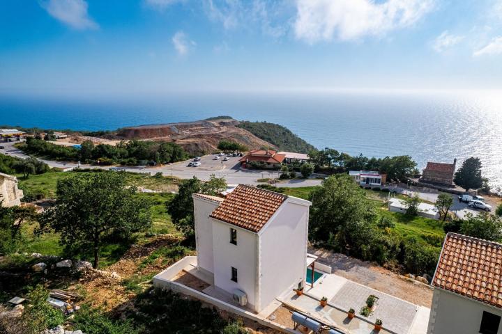 Prodaja nove luksuzne vile 113,90m² sa bazenom i panoramskim pogledom na more – Blizikuće, Budvanska