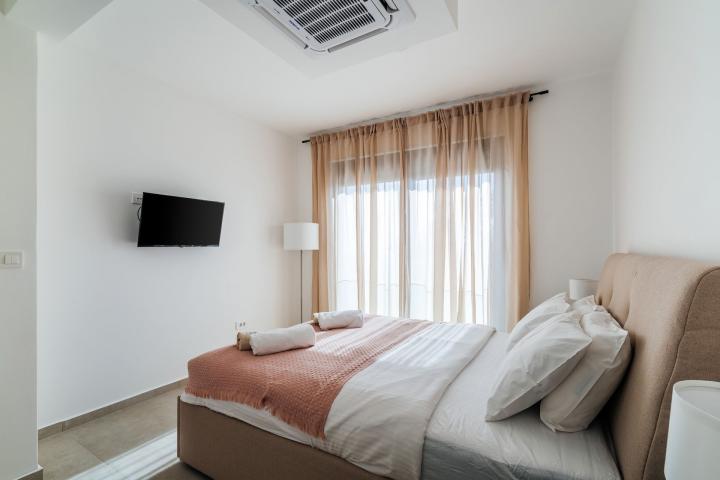 Prodaja nove luksuzne vile 113,90m² sa bazenom i panoramskim pogledom na more – Blizikuće, Budvanska