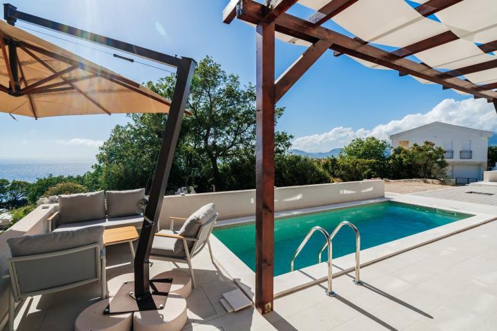 Prodaja nove luksuzne vile 113,90m² sa bazenom i panoramskim pogledom na more – Blizikuće, Budvanska