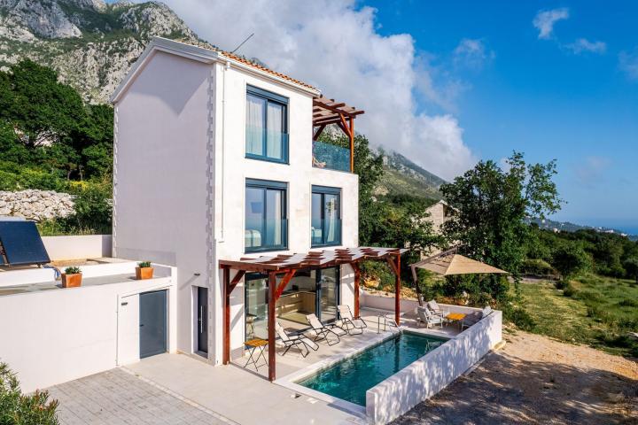 Prodaja nove luksuzne vile 113,90m² sa bazenom i panoramskim pogledom na more – Blizikuće, Budvanska