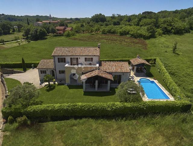 PREKRASNA KAMENA VILLA S BAZENOM SA PANORAMSKIM POGLEDOM!