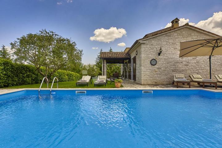 PREKRASNA KAMENA VILLA S BAZENOM SA PANORAMSKIM POGLEDOM!