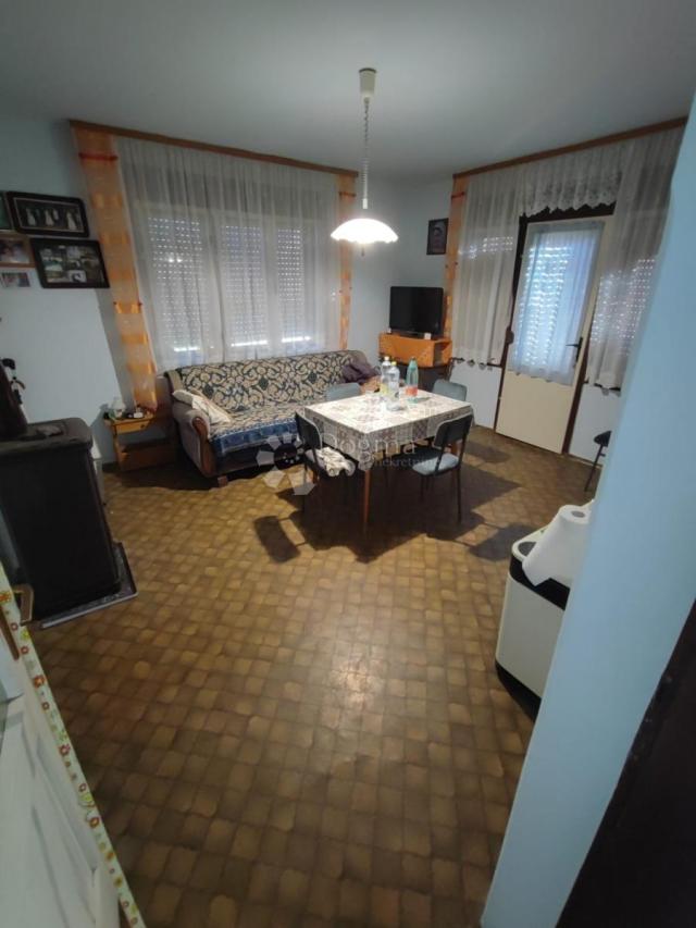 Kuća, vrt i voćnjak u miru prirode – Kozarevac
