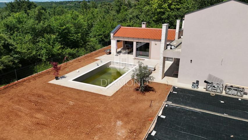Ekskluzivno, Labin, moderna, nova kuća u zelenilu