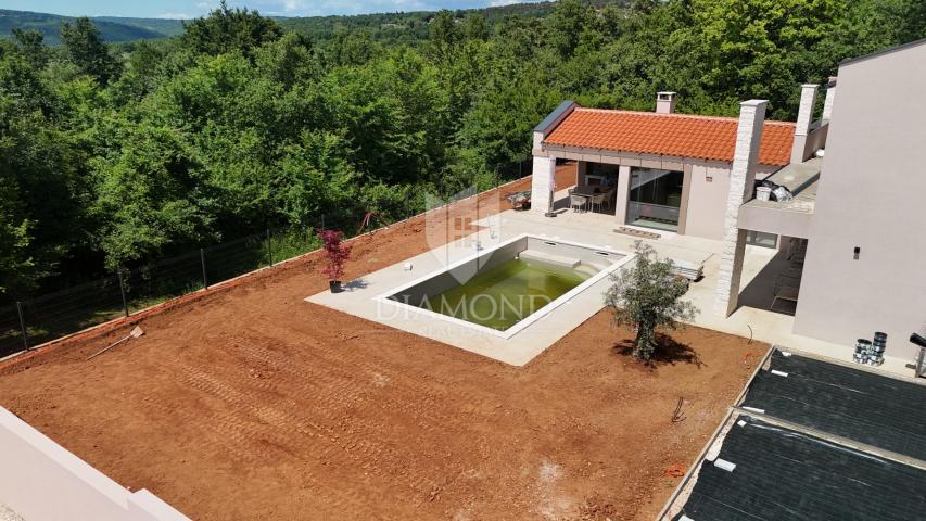 Ekskluzivno, Labin, moderna, nova kuća u zelenilu
