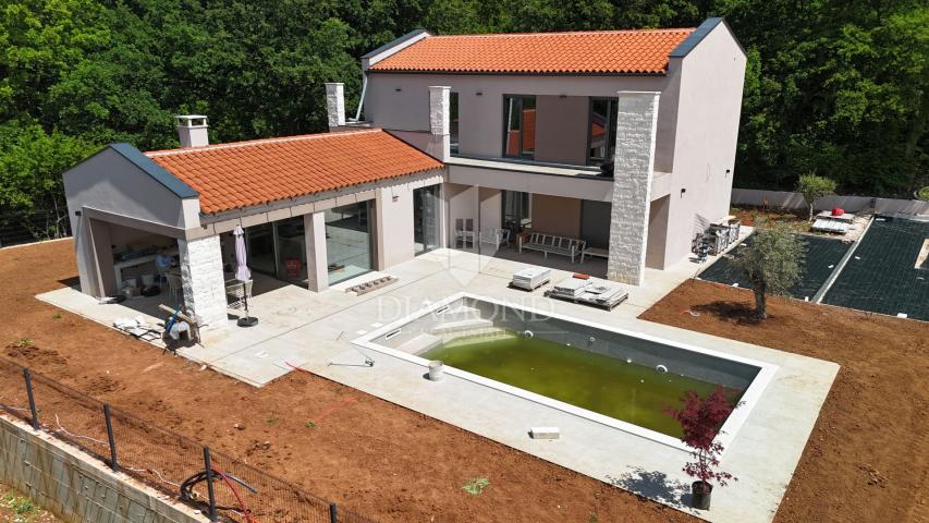 Ekskluzivno, Labin, moderna, nova kuća u zelenilu
