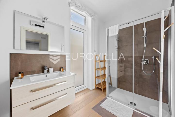 Istra, Volme, vila s pogledom na more, mirna lokacija u zatvorenom kompleksu