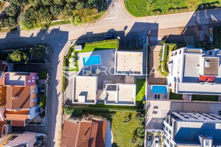 Istra, Volme, vila s pogledom na more, mirna lokacija u zatvorenom kompleksu