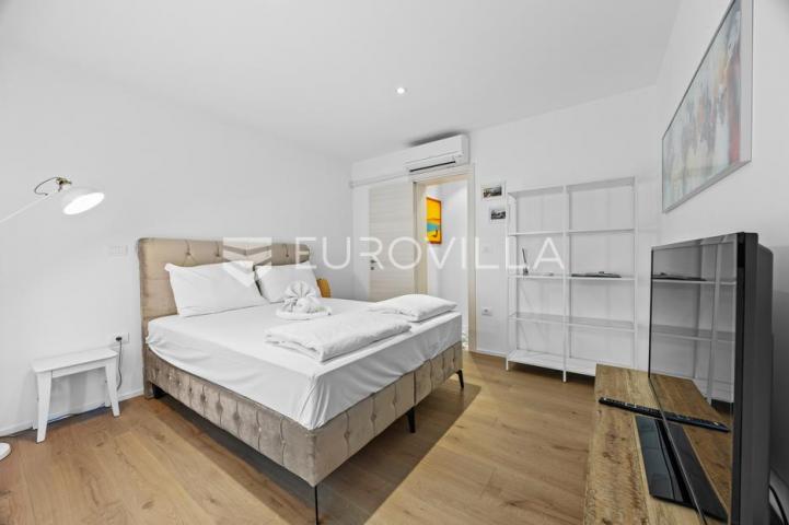 Istra, Volme, vila s pogledom na more, mirna lokacija u zatvorenom kompleksu