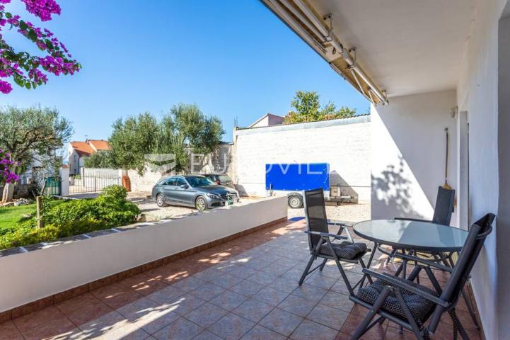 Zadar, Žmirići, kuća s pogledom na more