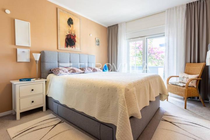 Zadar, Žmirići, kuća s pogledom na more