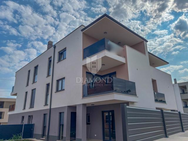 Istra, Umag, stan sa 3 spavaće sobe i 2 balkona!