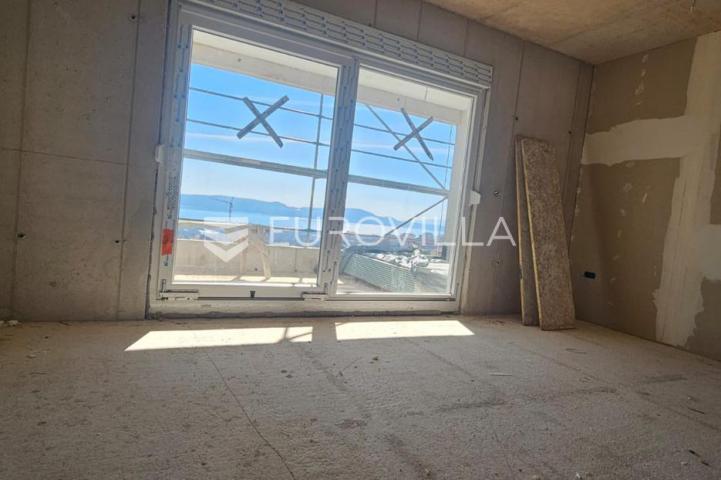 Seget Donji, stan 66,3 m² na 1. katu s parkirnim mjestom i pogledom na more