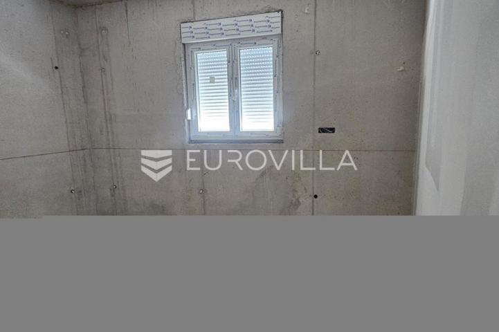 Seget Donji, stan 66,3 m² na 1. katu s parkirnim mjestom i pogledom na more