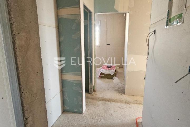 Seget Donji, stan 66,3 m² na 1. katu s parkirnim mjestom i pogledom na more