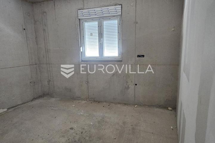 Seget Donji, stan 66,3 m² na 1. katu s parkirnim mjestom i pogledom na more