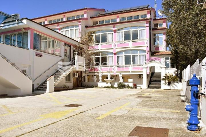 Zadar, Diklo, hotel i restoran prvi red uz more
