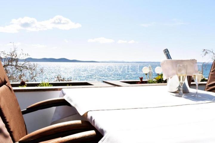 Zadar, Diklo, hotel i restoran prvi red uz more