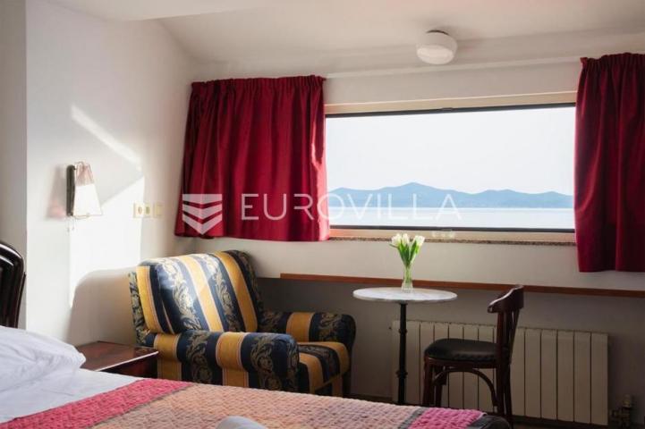 Zadar, Diklo, hotel i restoran prvi red uz more
