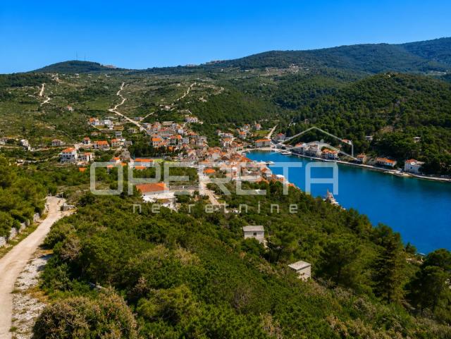 Povlja, Brač, građevinsko zemljište 400 m2 blizu mora