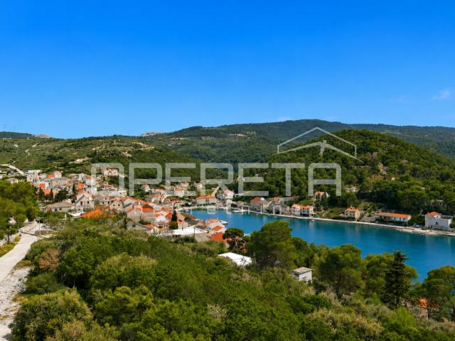 Povlja, Brač, građevinsko zemljište 400 m2 blizu mora