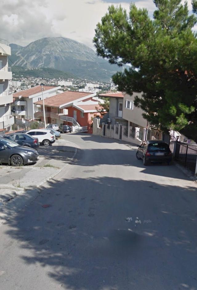 Urbanizovan plac pogled na more
