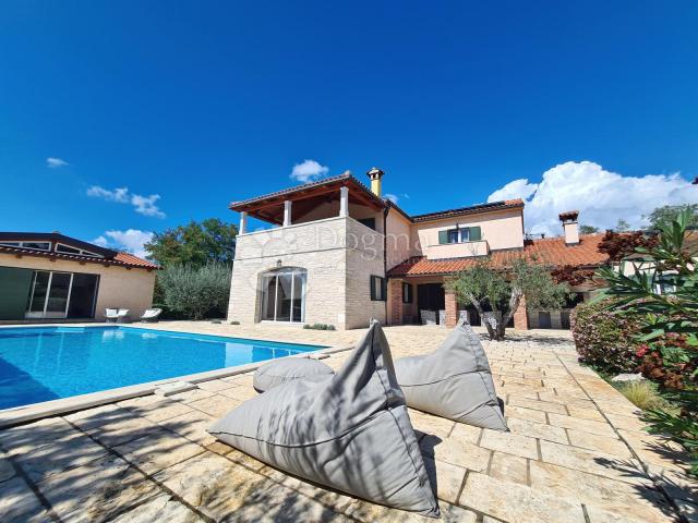 RUSTIKALNA ISTARSKA VILLA OKRUŽENA PRIRODOM